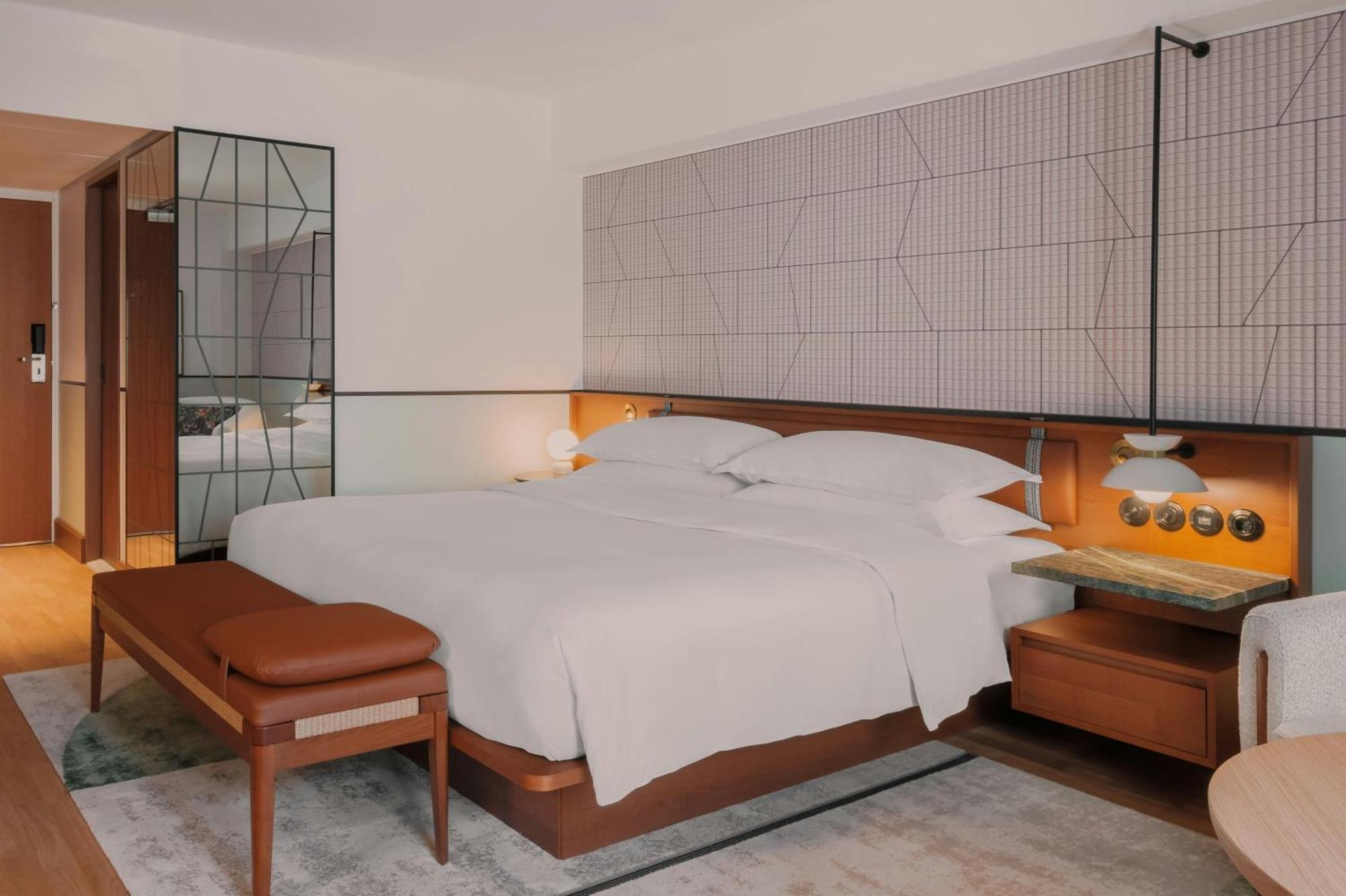 Classic Room 1 King Bed